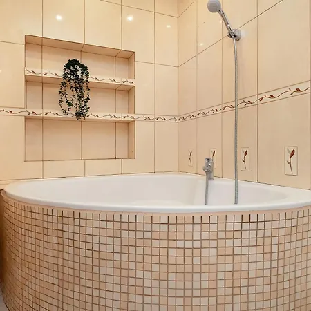 W Sercu Lodzi Piotrkowska Balkon & 2 Sypialnie By Renters Lägenhet