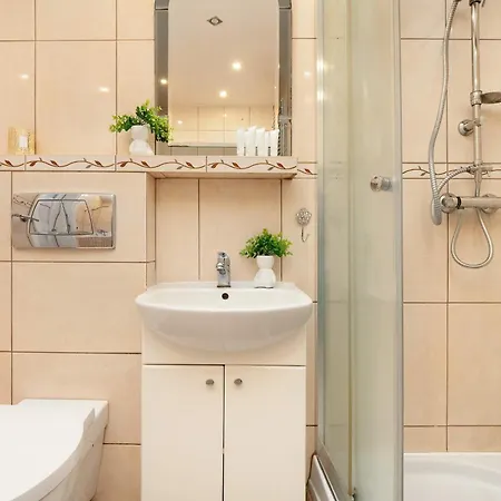 W Sercu Lodzi Piotrkowska Balkon & 2 Sypialnie By Renters Lodz